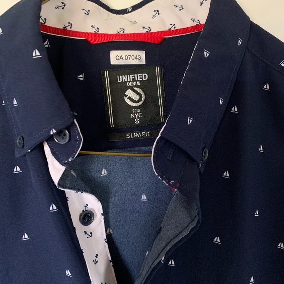 Unified Men’s Small Button-up Short Sleeve Shirt For Sale - Picture 3 of 4